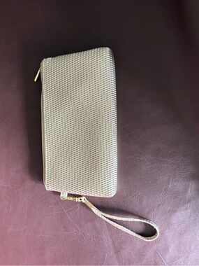 💥Buy 2 Get 1 Free💥 Textured Metallic Zip Wristlet - Silver